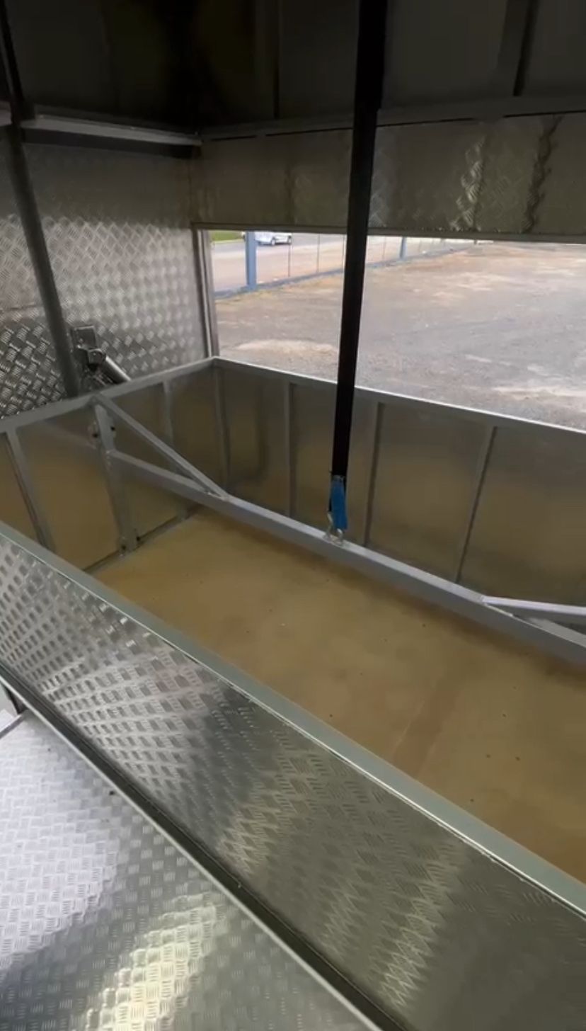 MOTORHOME VOLVO270-06.jpeg