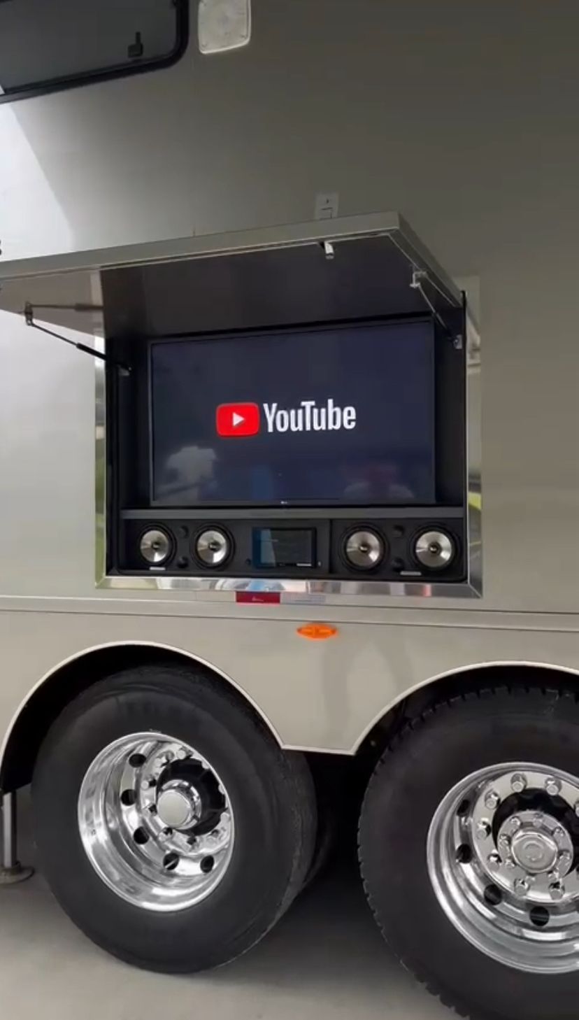 MOTORHOME VOLVO270-03-.jpeg