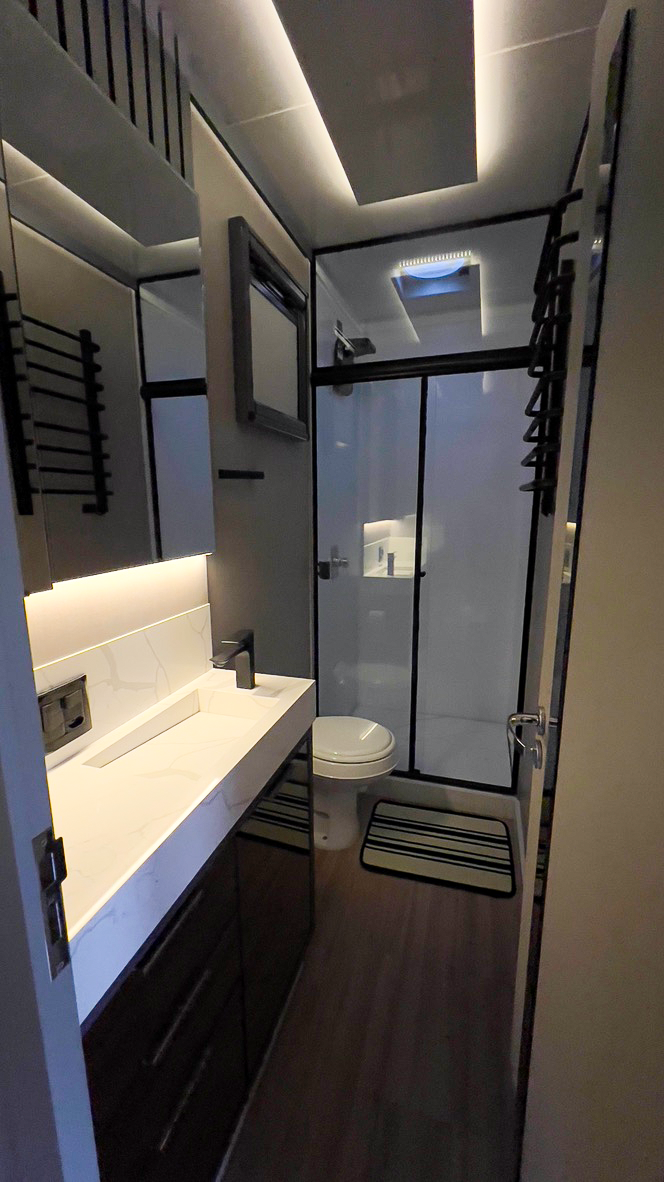 MOTORHOME VOLVO270-09.png