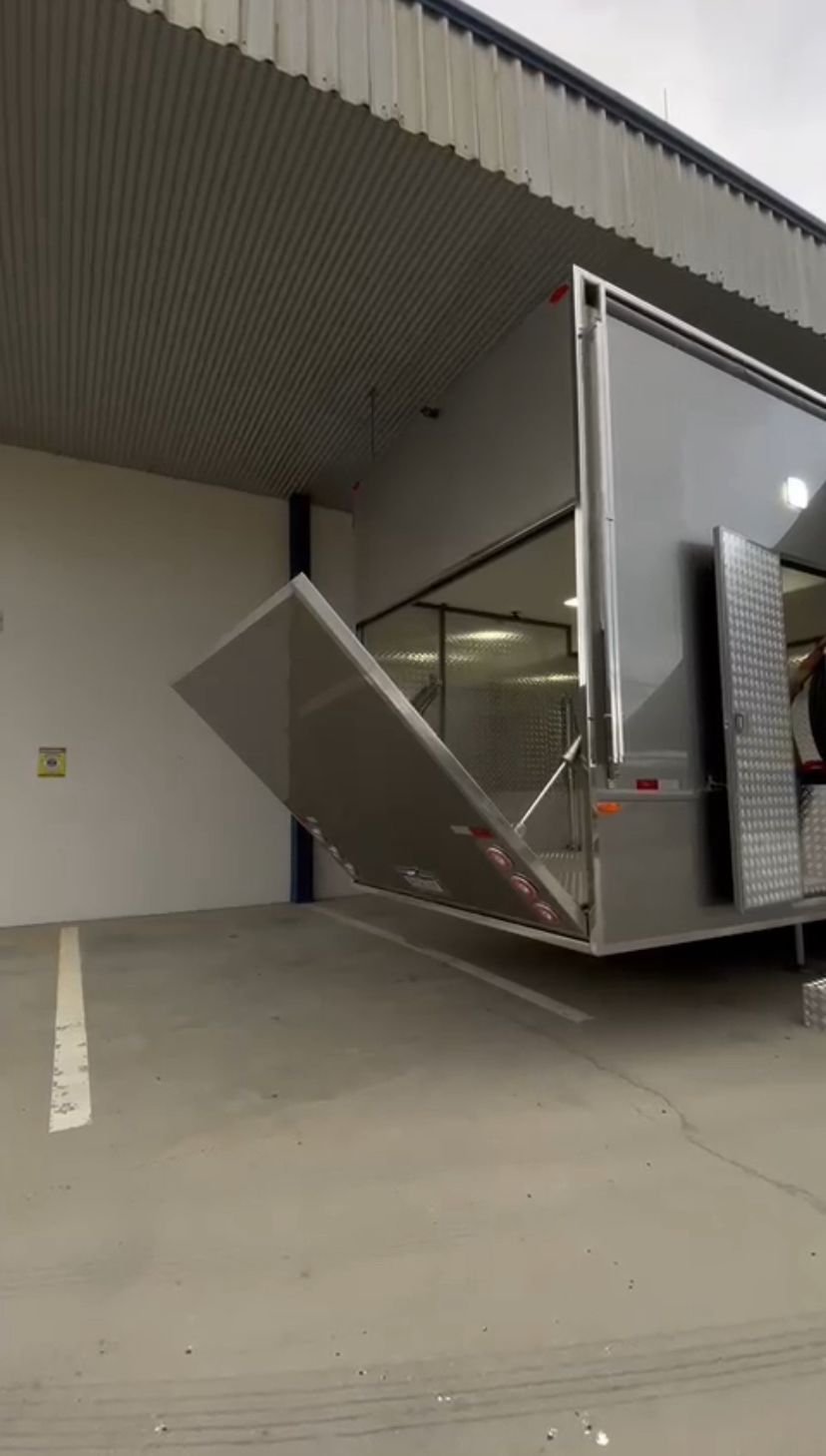 MOTORHOME VOLVO270-04-.jpeg