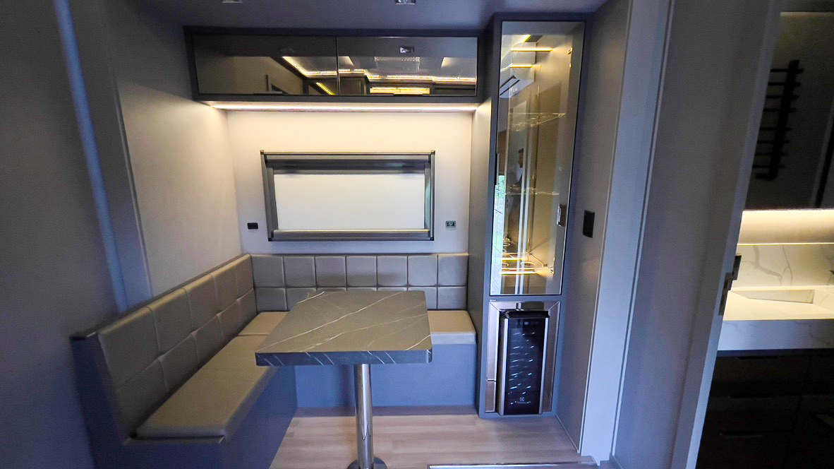 MOTORHOME VOLVO270-07.png